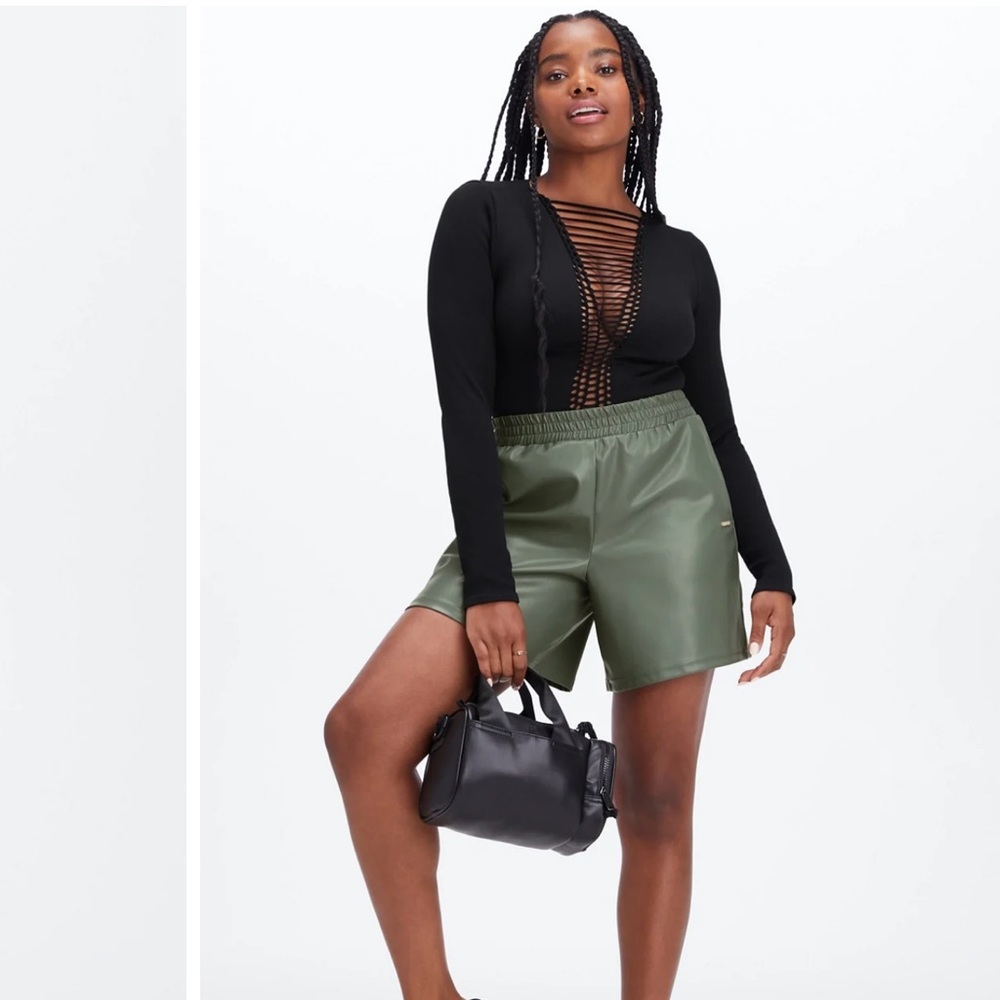 Fabletics Vegan Leather High-Waisted Short Size Medium‎ NWT - Picture 2 of 12